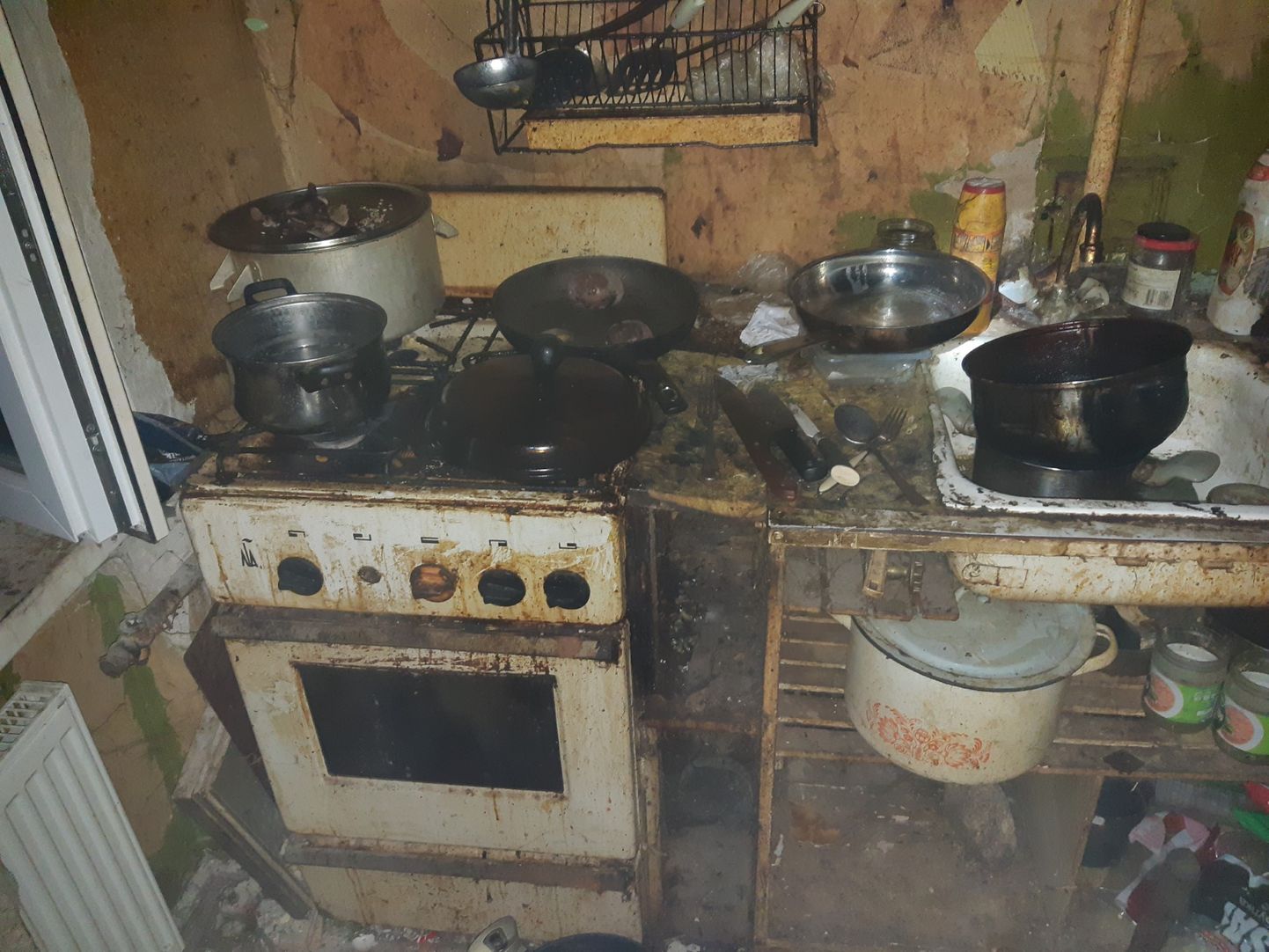 Кухня в пострадавшей от пожара тартуской квартире.