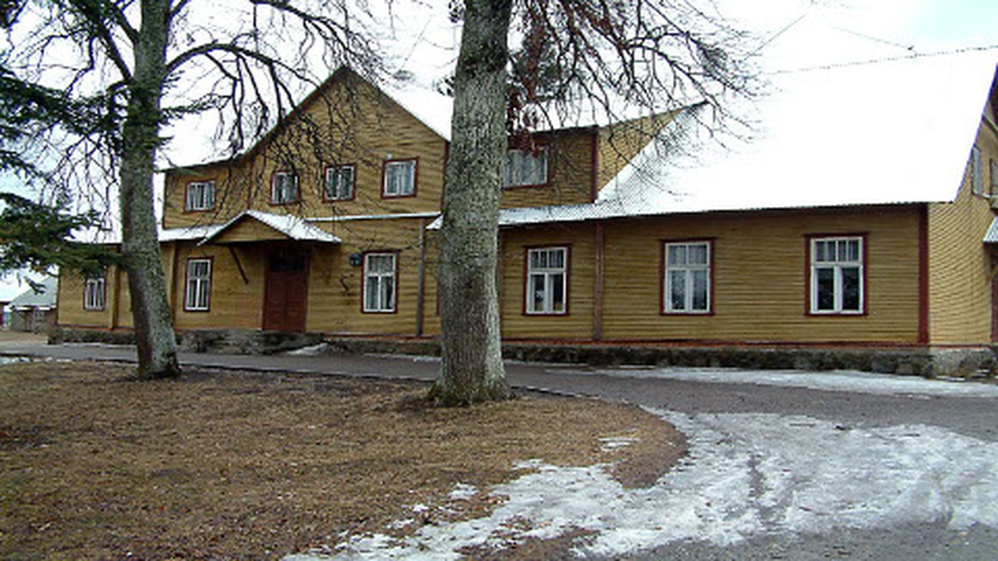 Kevadel 2003 uskus Avinurme tollane vallavanem Indrek Kullam, et kooli sulgemise järel koondub sellesse majja piirkonna kultuurielu. Sügisel 2012 seisab vana koolimaja endiselt tühjana.