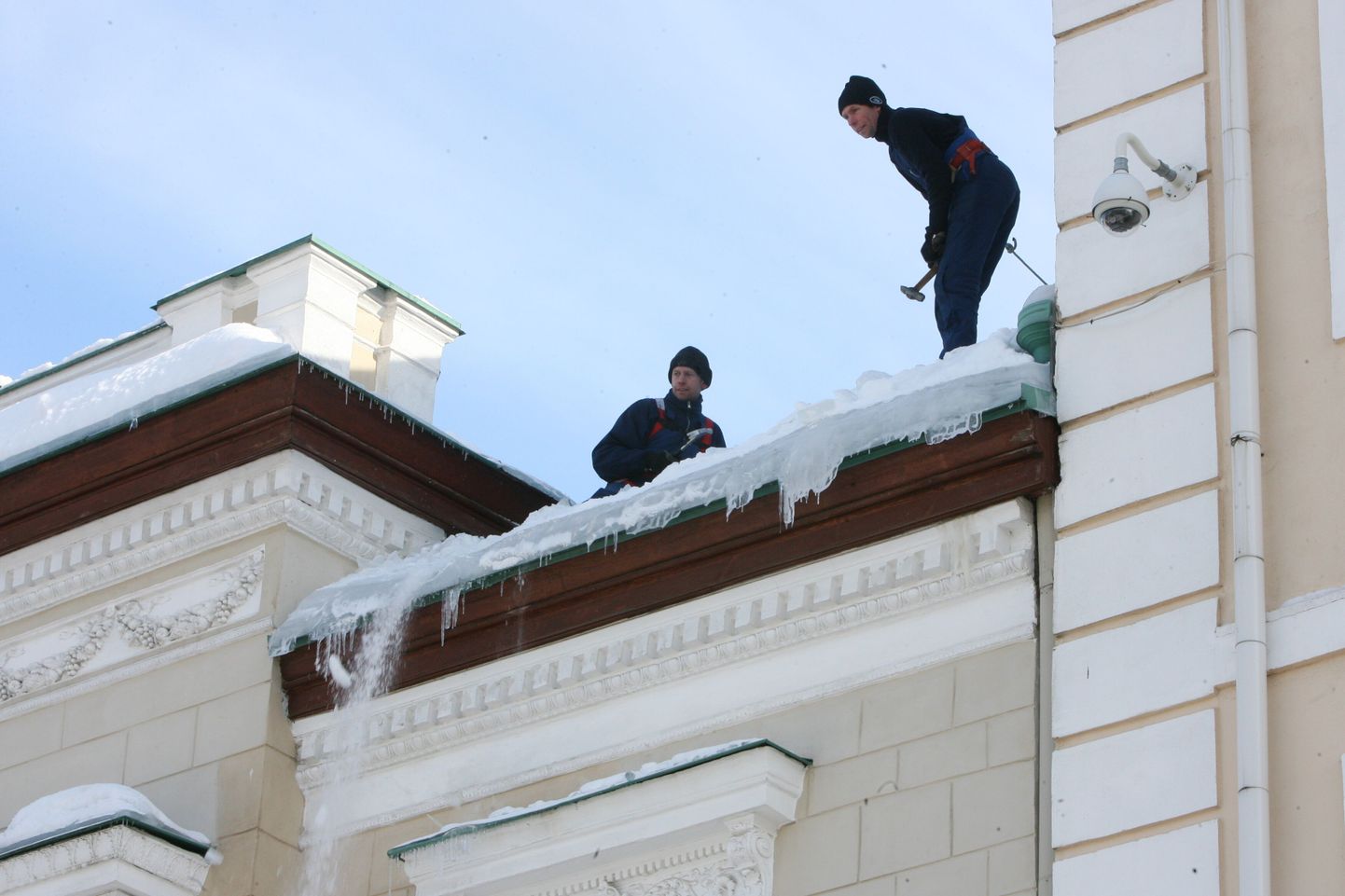 Lume rookimine katuselt.