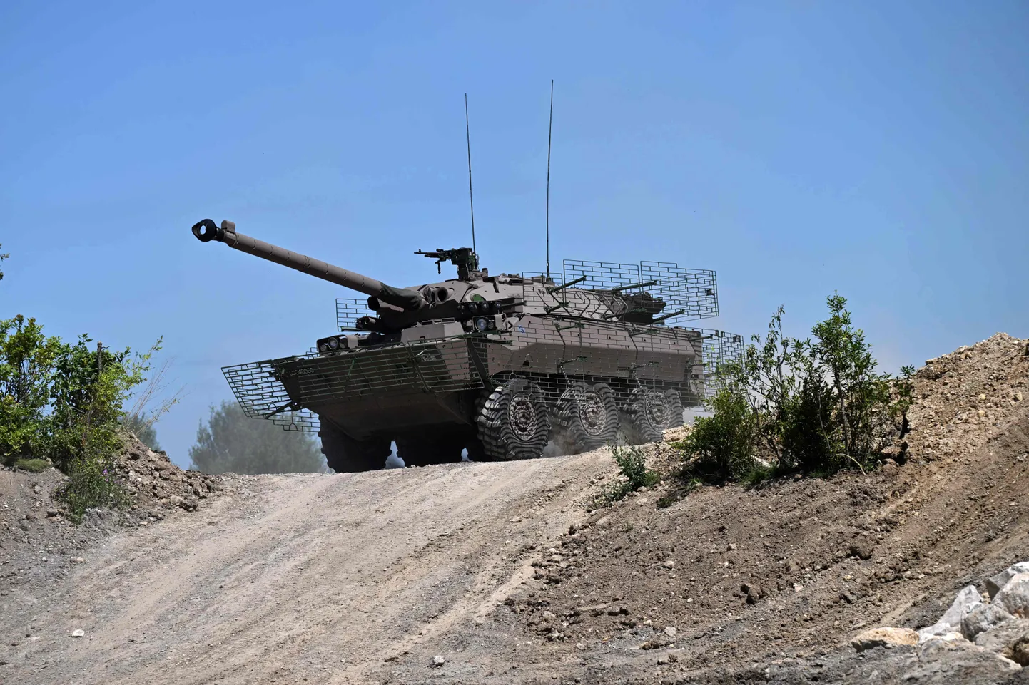 Bruņutrasportieri "AMX-10".
