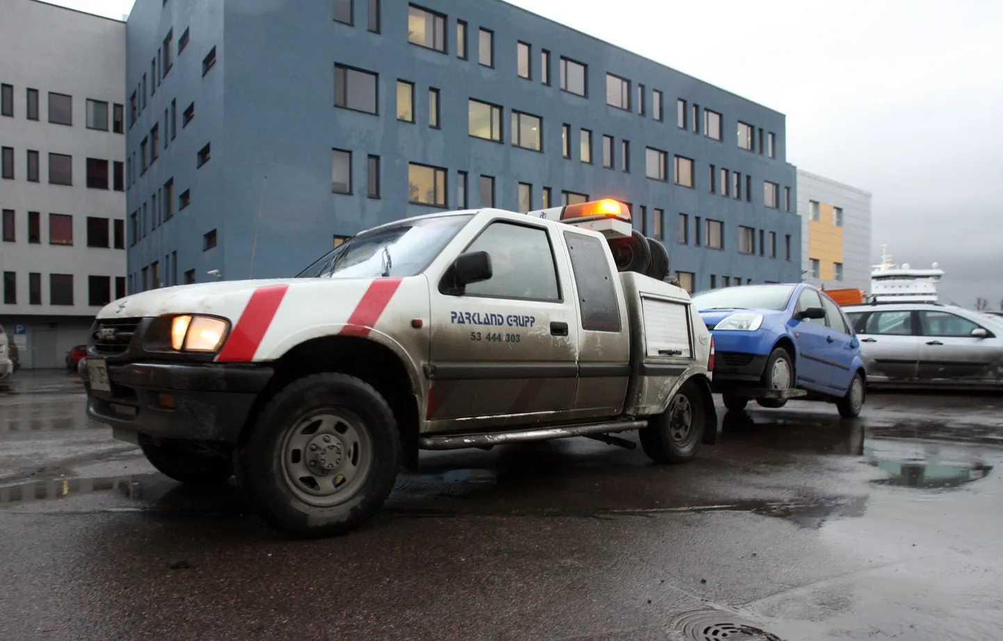 Auto teisaldamine. Foto on illustratiivne.