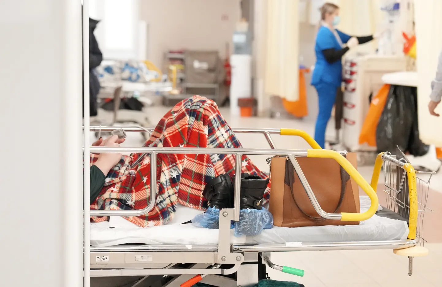 Rīgas Austrumu klīniskās universitātes slimnīcas Neatliekamās medicīnas un pacientu uzņemšanas klīnikas telpas.