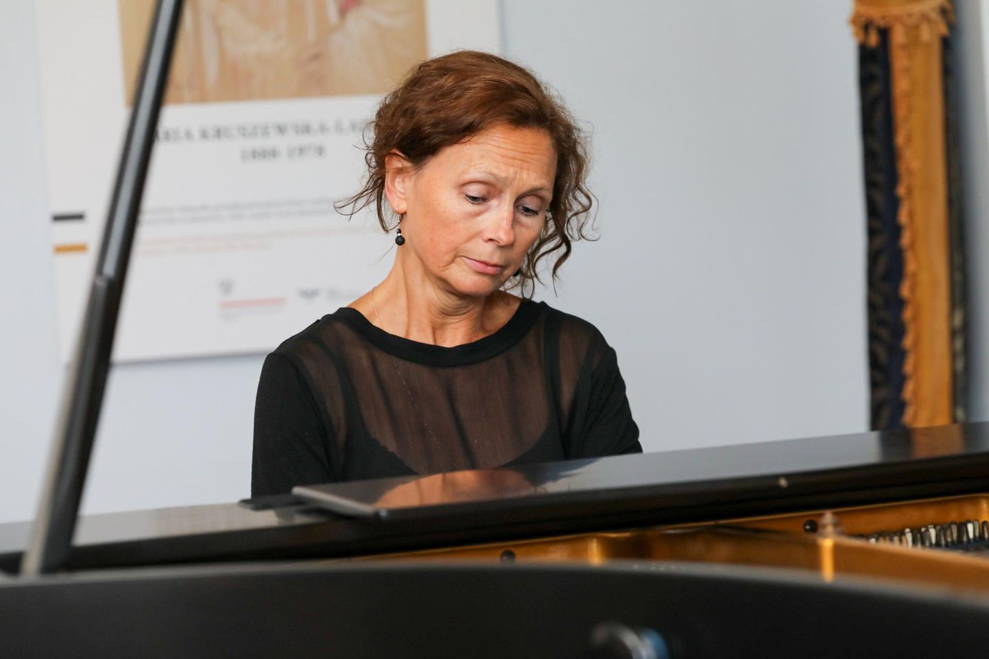 Poola suursaadiku Grzegorz Kozłowski salongiõhtul esitas Chopini ja Ignacy Jan Paderewski loomingut pianist Karin Sussi.