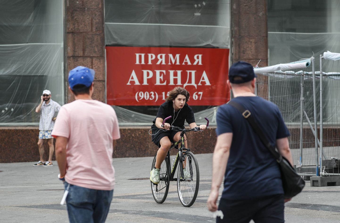 Moskva kaubanduspinnad on jäänud pärast enamike Lääne kaubamärkide lahkumist rentnikest märkimisväärselt tühjemaks.