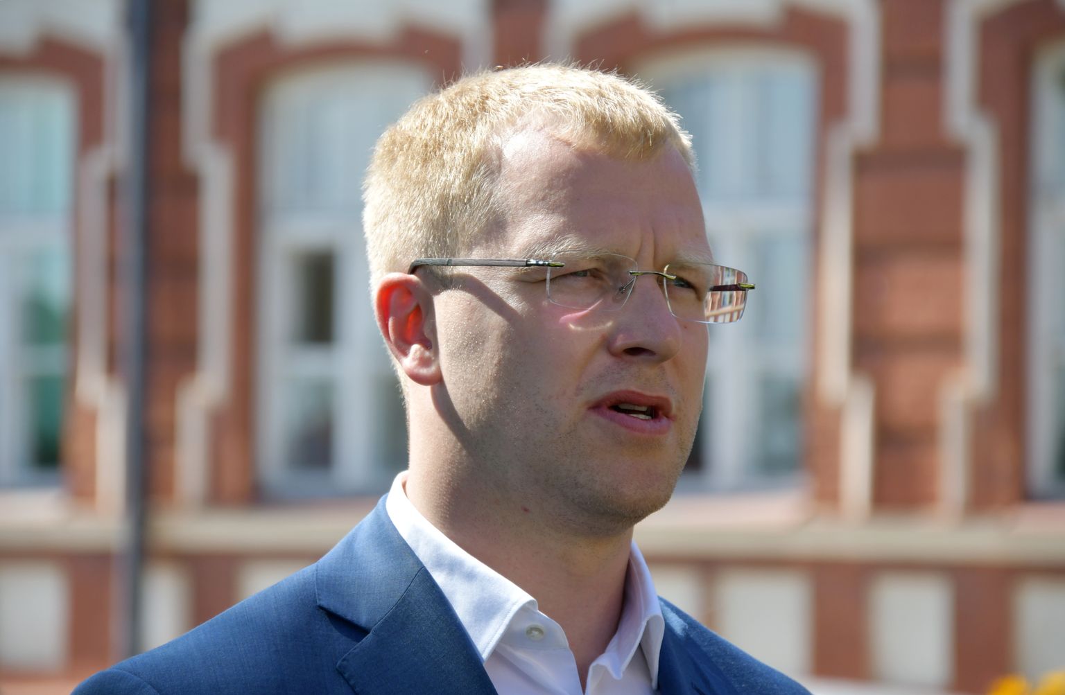 Jaunievēlētais Daugavpils domes priekšsēdētājs Andrejs Elksniņš atbild uz žurnālistu jautājumiem pēc jaunievēlētās Daugavpils domes pirmās sēdes.