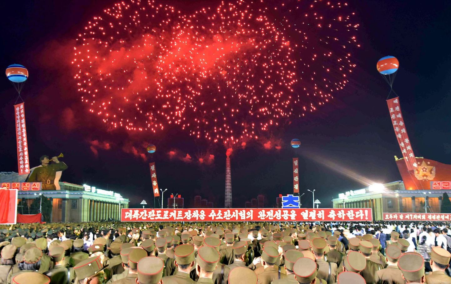 Põhja-Koreas pärast viimast katetust korraldatud rahvapidu.