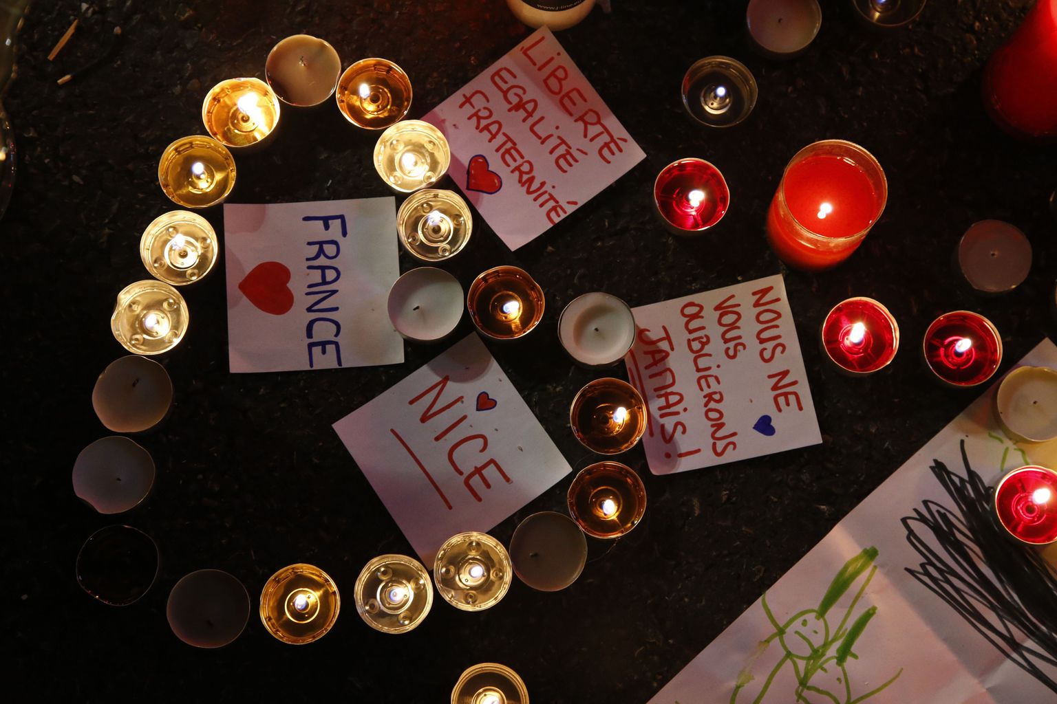 Дань памяти жертвам теракта в Ницце. Иллюстративное фото.
