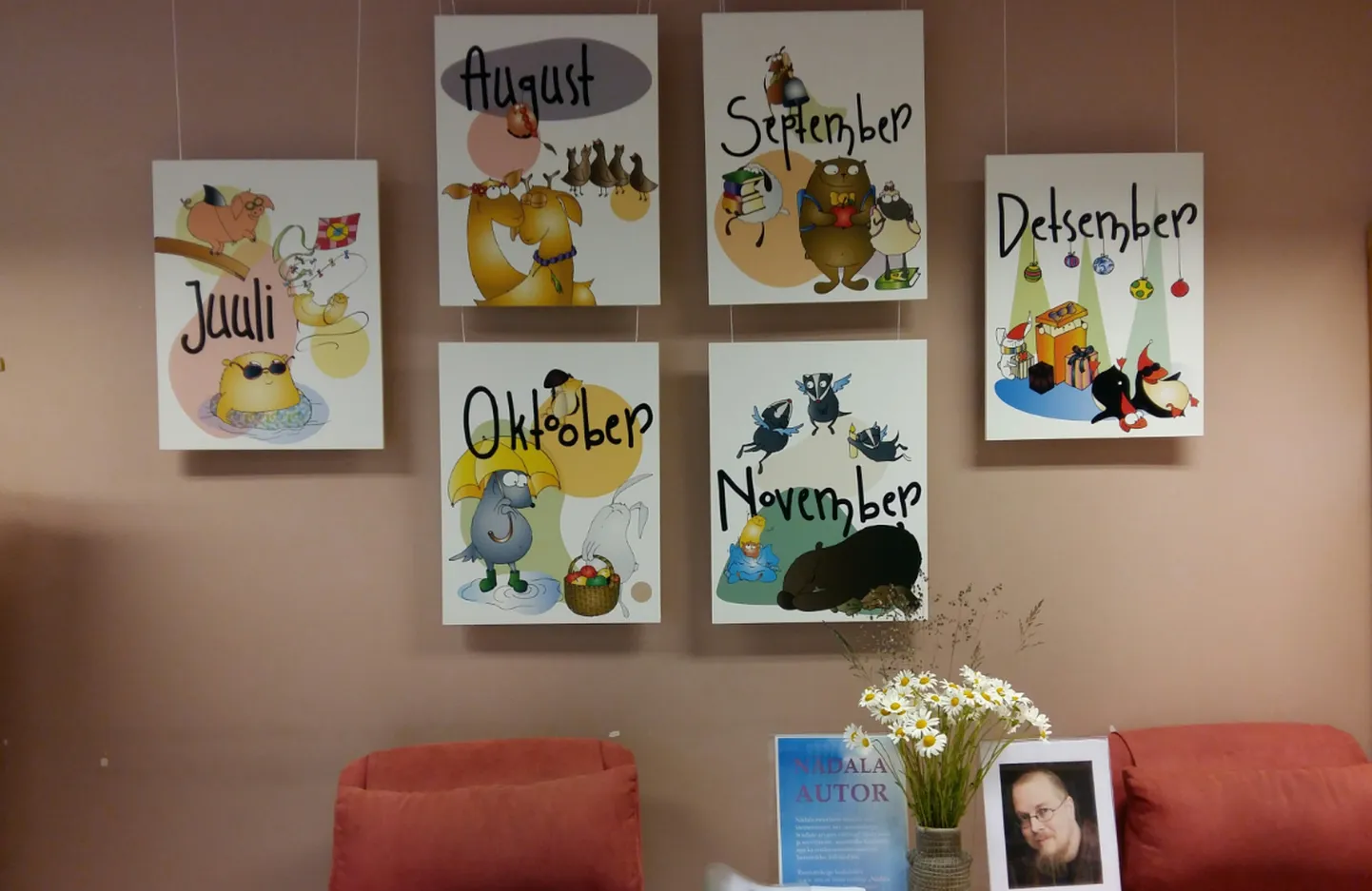 Tartu linnaraamatukogu estikeelse ilukirjanduse saalis on Virgylia Soosaare joonistused.