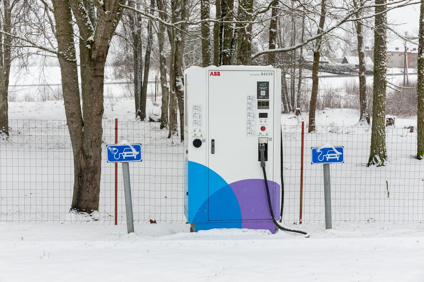 Paljud eestlased on valmis võimalusel elektriauto soetama, kuid veel rohkemad muretsevad laadimistaristu puudulikkuse pärast.