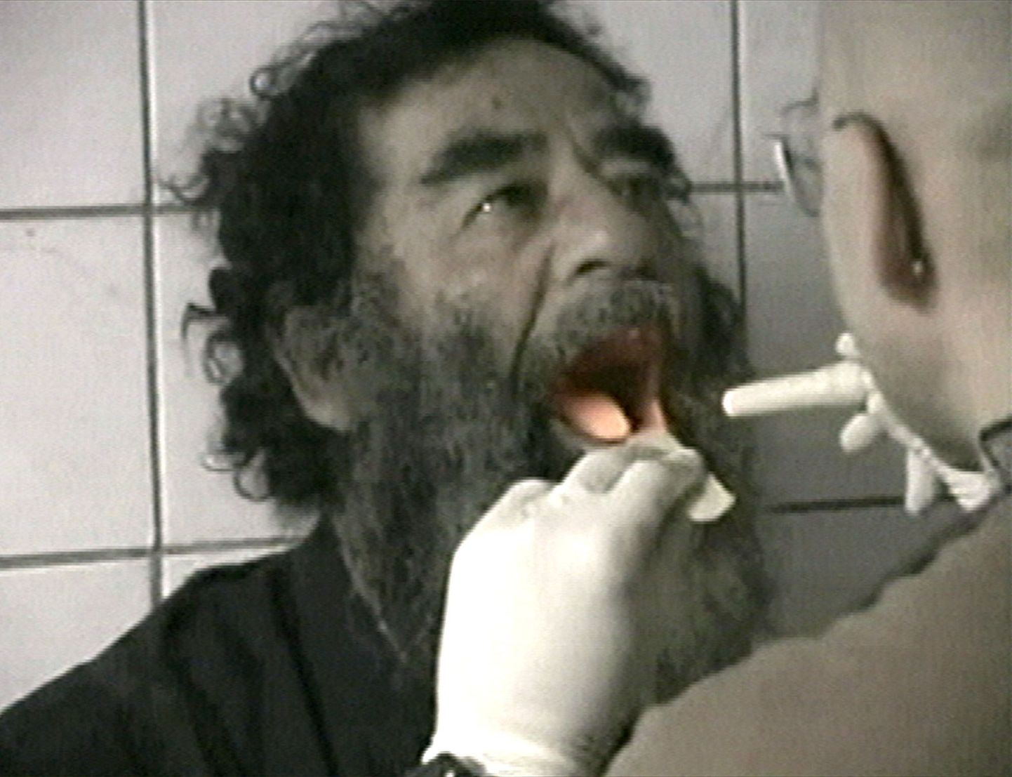Saddam Hussein ameeriklaset käes vangis olemise ajal