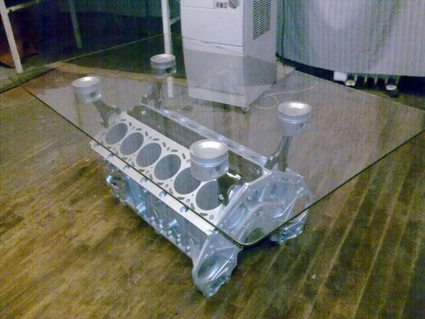 BMW V12 mootorist meisterdatud laud.
