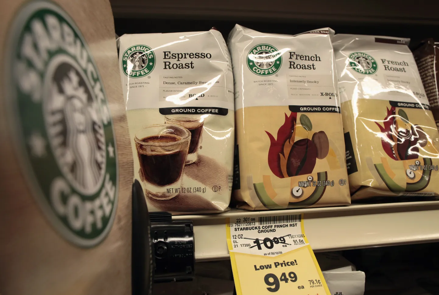 Starbucksi kohvipakid Santa Monica (California) supermarketis.
