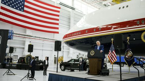 Trump's Qatari-Gifted Boeing 747-8: A Controversial Choice for New Air Force One