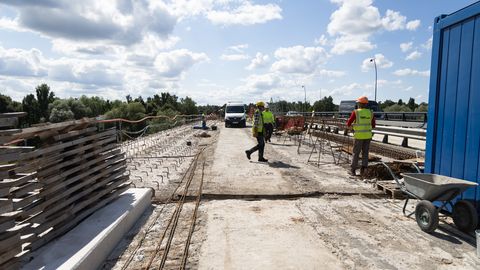 TAVATU OLUKORD ⟩ Esmaspäevast pääsevad jalakäijad üle Sõpruse silla üksnes bussiga