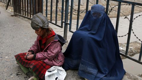 Afganistani üksikemad müüvad sundabielust pääsemiseks elundeid