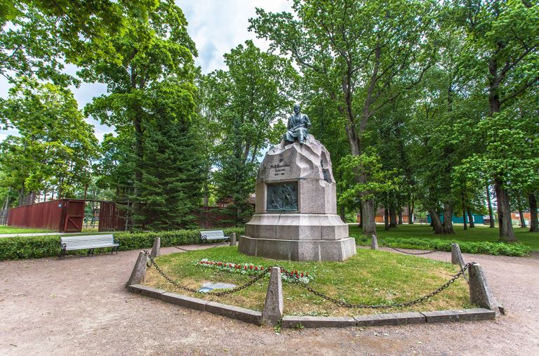 Памятник Фридриху Рейнхольду Крейцвальду. Фото: