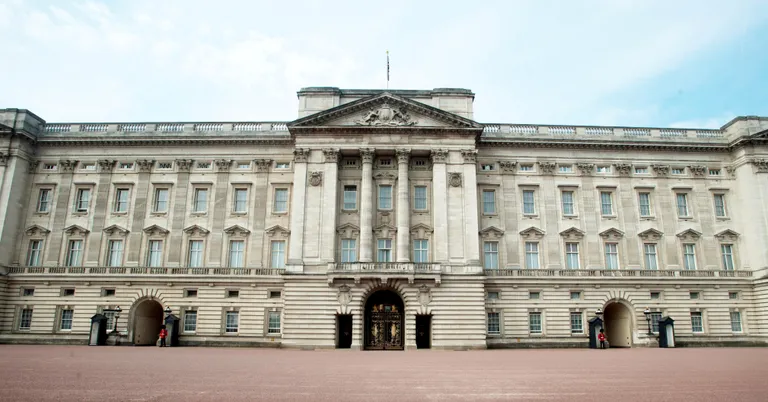 Buckinghami palee, kus kuningliku pere ning Elizabeth II kaitseks ehitati üle kümne aasta tagasi teadaolevalt mitmed paanikatoad.
