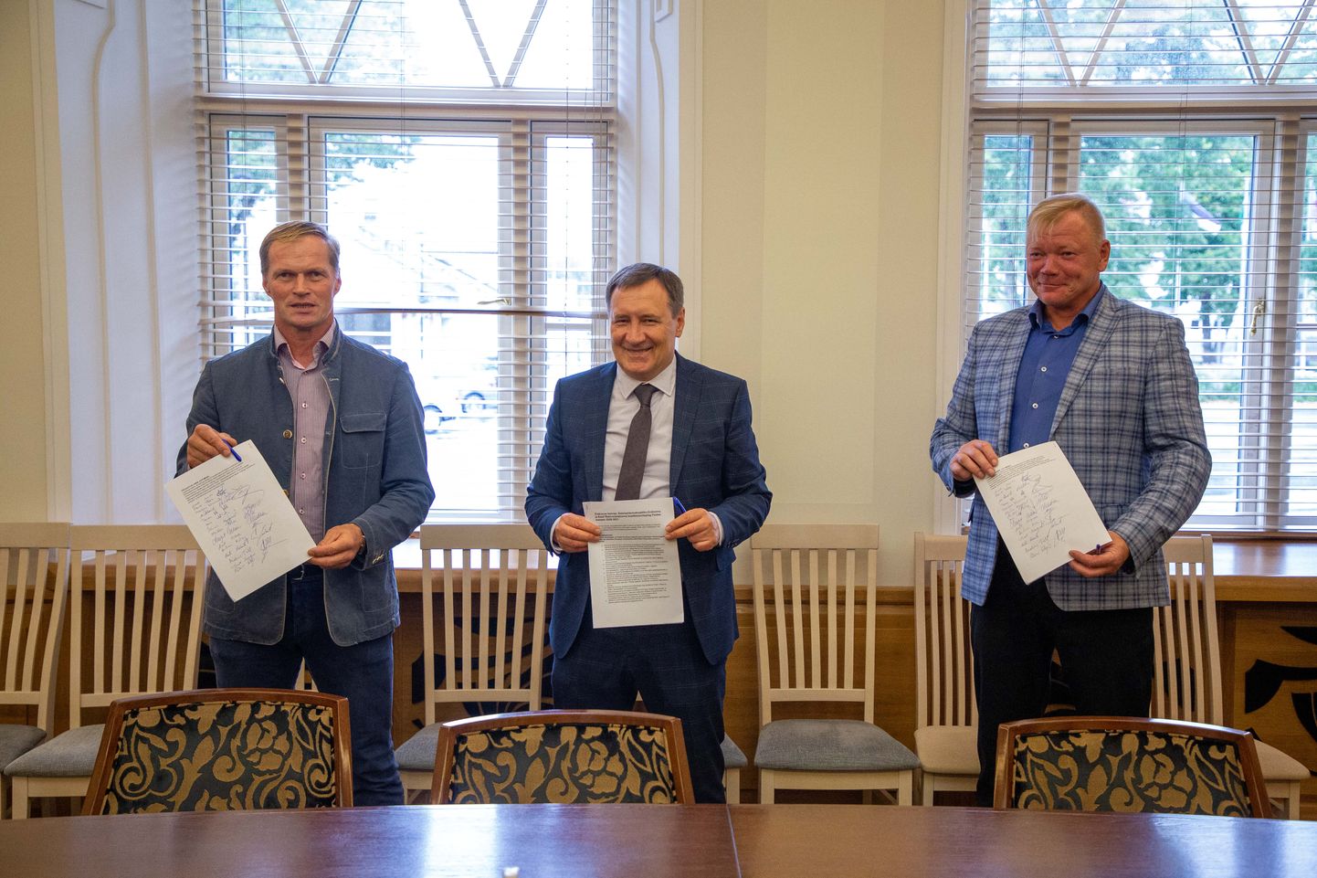Koalitsioonilepingu allkirjastamine. Tarmo Alt, Mihhail Feštšin ja Margus Nurmik.
