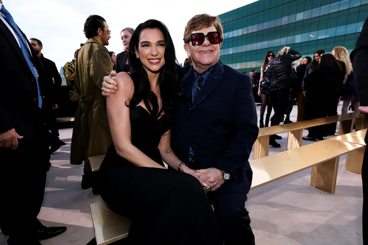 Superstaar Elton John koos laulja Dua Lipaga, kes on koos teinud laulu «Cold Heart».