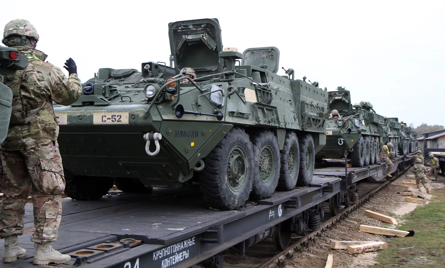Бронетранспортер Stryker.