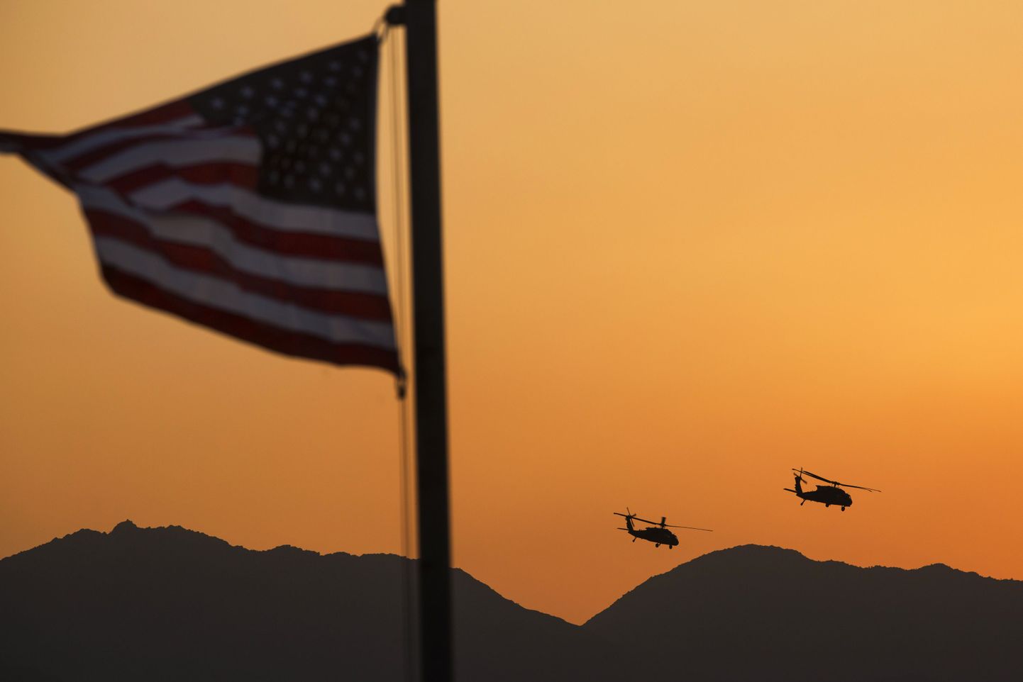 Американские вертолеты Blackhawk.
