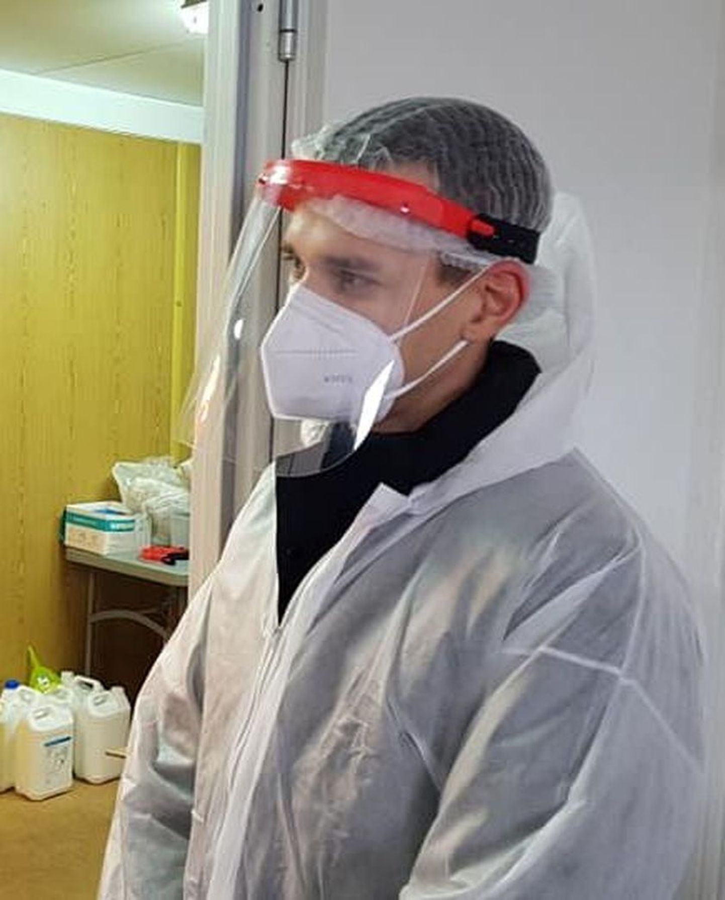 Виктор работает на пунктах взятия проб на коронавирус с марта 2020 года.