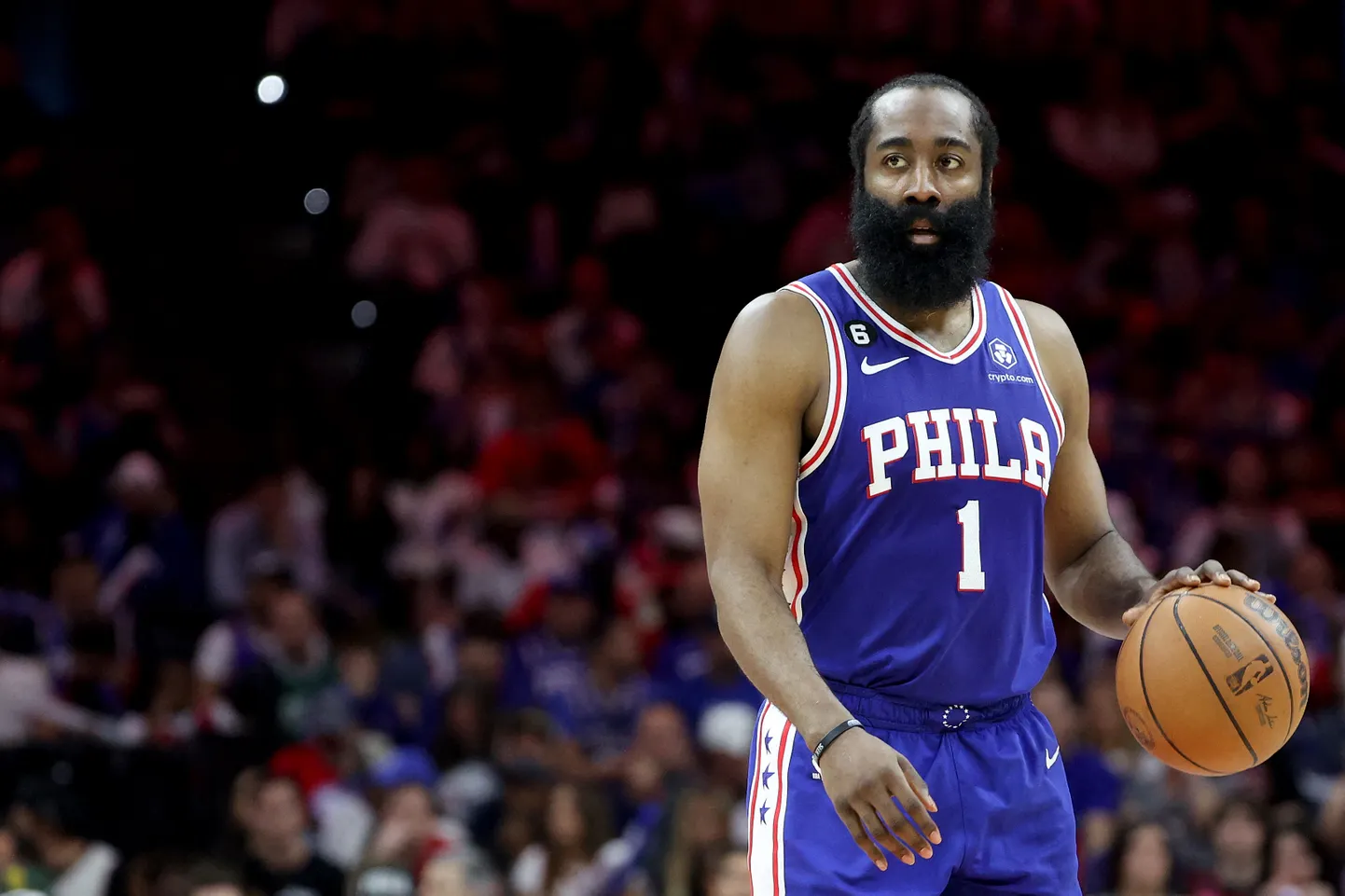 NBA zvaigzne Džeimss Hārdens
