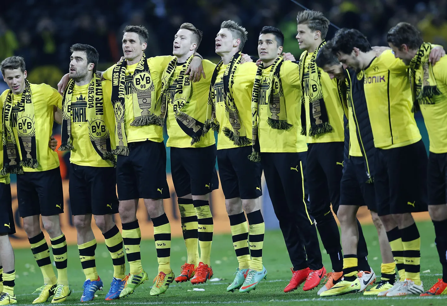 Dortmundi Borussia mängijad tähistamas karikafinaali pääsemist.