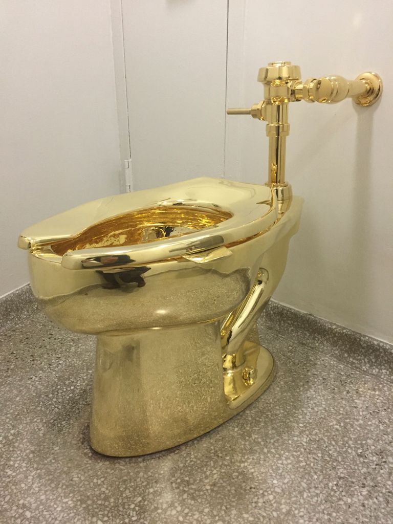 Maurizio Cattelani kuldne WC-pott