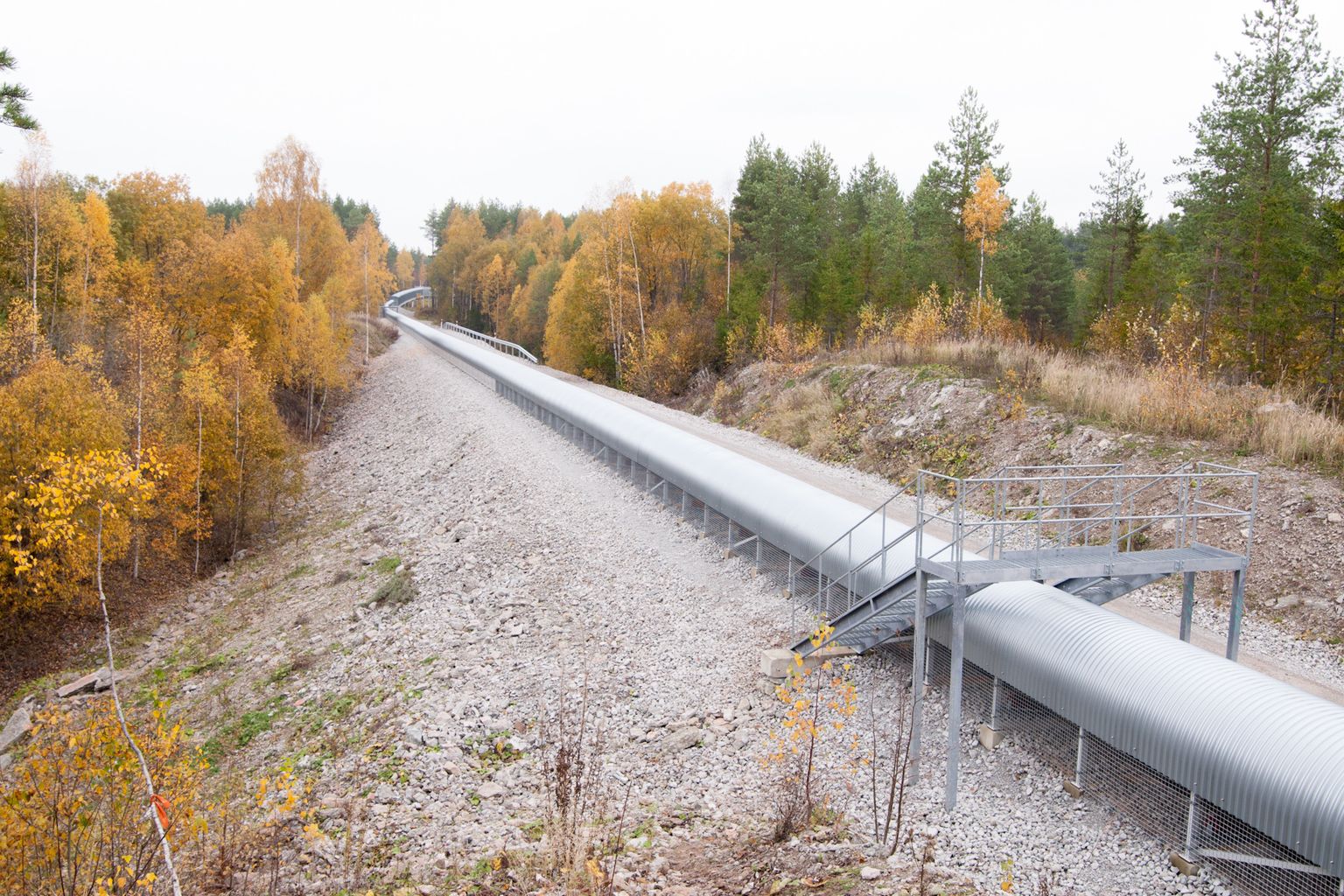 Praegu jõuab põlevkivi Ojamaa kaevandusest Kohtla-Järvele mööda lintkonveierit. Uus-Kiviõli kaevanduseni tuleks seda pikendada neli kilomeetrit.