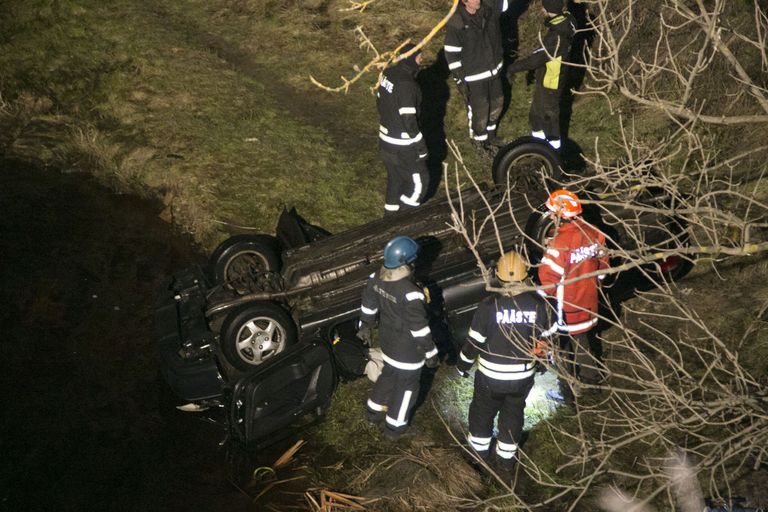 29. detsembri pärastlõunal avastas juhuslik möödakäija, et Jägala joa all jões ulbib auto, kohe asuti otsima juhti. Foto: