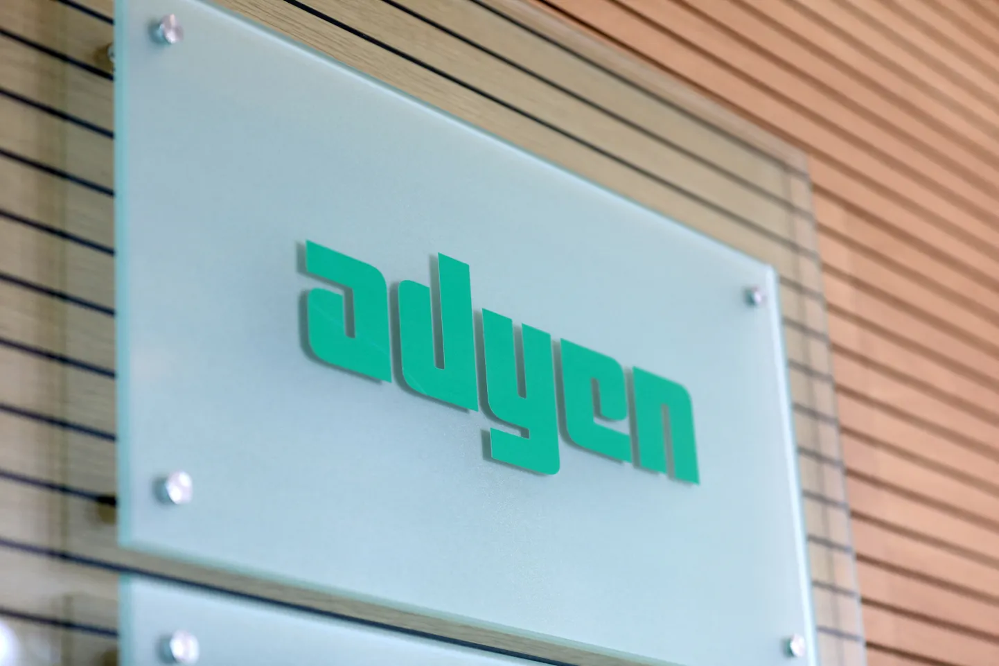 Adyen.