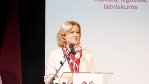 ФОТО ⟩ Кандидатом в премьеры от Нацобъединения будет Илзе Индриксоне