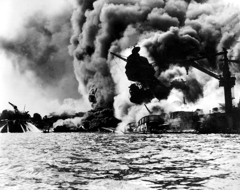 Jaapanlaste rünnakus USA Pearl Harbori mereväebaasile 1941.aastal uppus lahingulaev Arizona / Scanpix