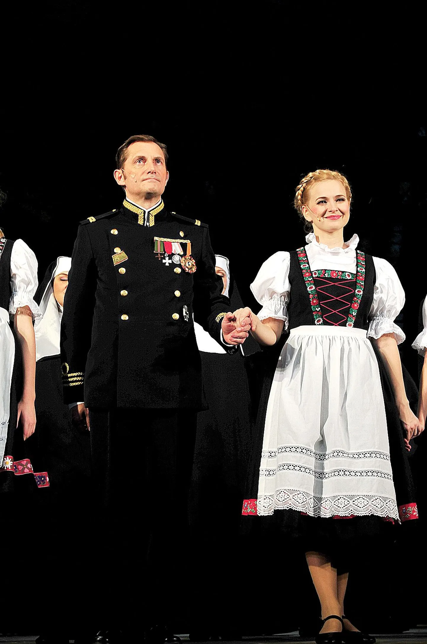 «Heliseva muusika» 1. detsembri päevasel etendusel Vanemuise suures majas oli Maria osas Hanna-Liina Võsa ja kap­ten Georg von Trapi osas Jüri Lumiste.