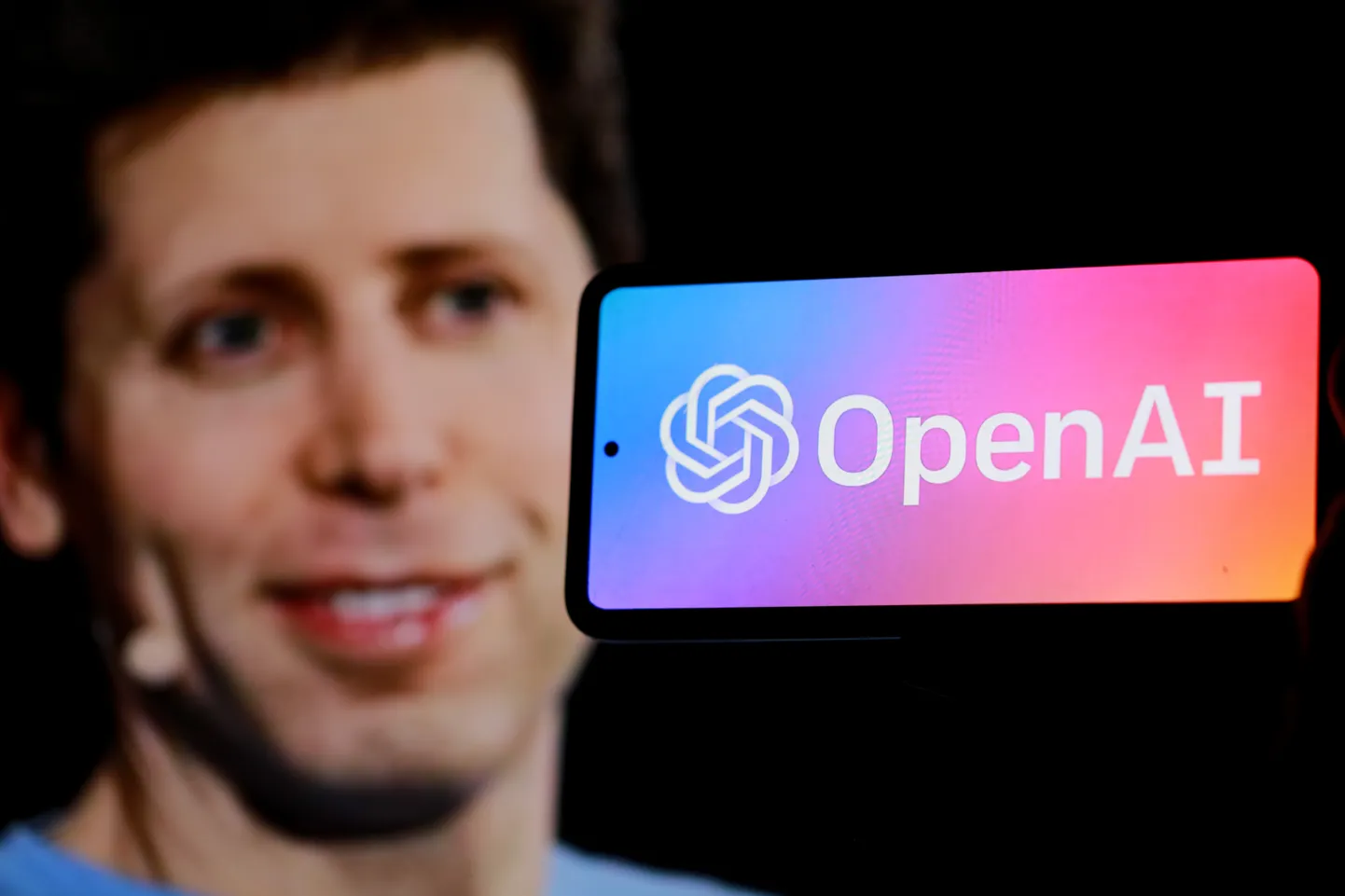 OpenAI tegevjuht Sam Altman ütles, et tehisaru tänamisele kulub OpenAI-l küll miljoneid, kuid see raha on hästi kulutatud, sest «iial ei või teada».