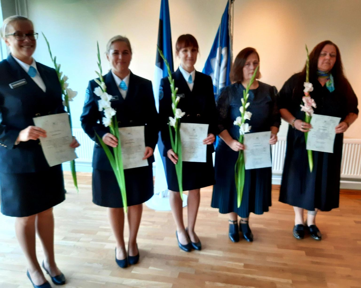Naiskodukaitse Pärnumaa ringkond tähistas Vändras taasloomise 28. aastapäeva.