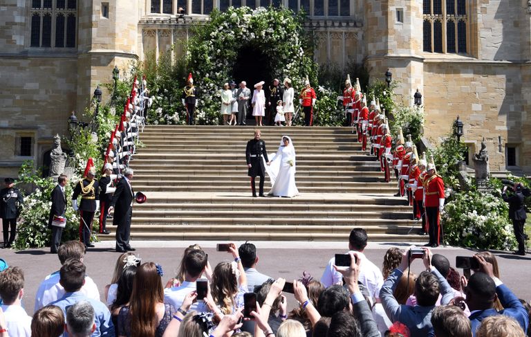 Sussexi hertsog Harry ja hertsoginna Meghan pärast laulatust rahva ees