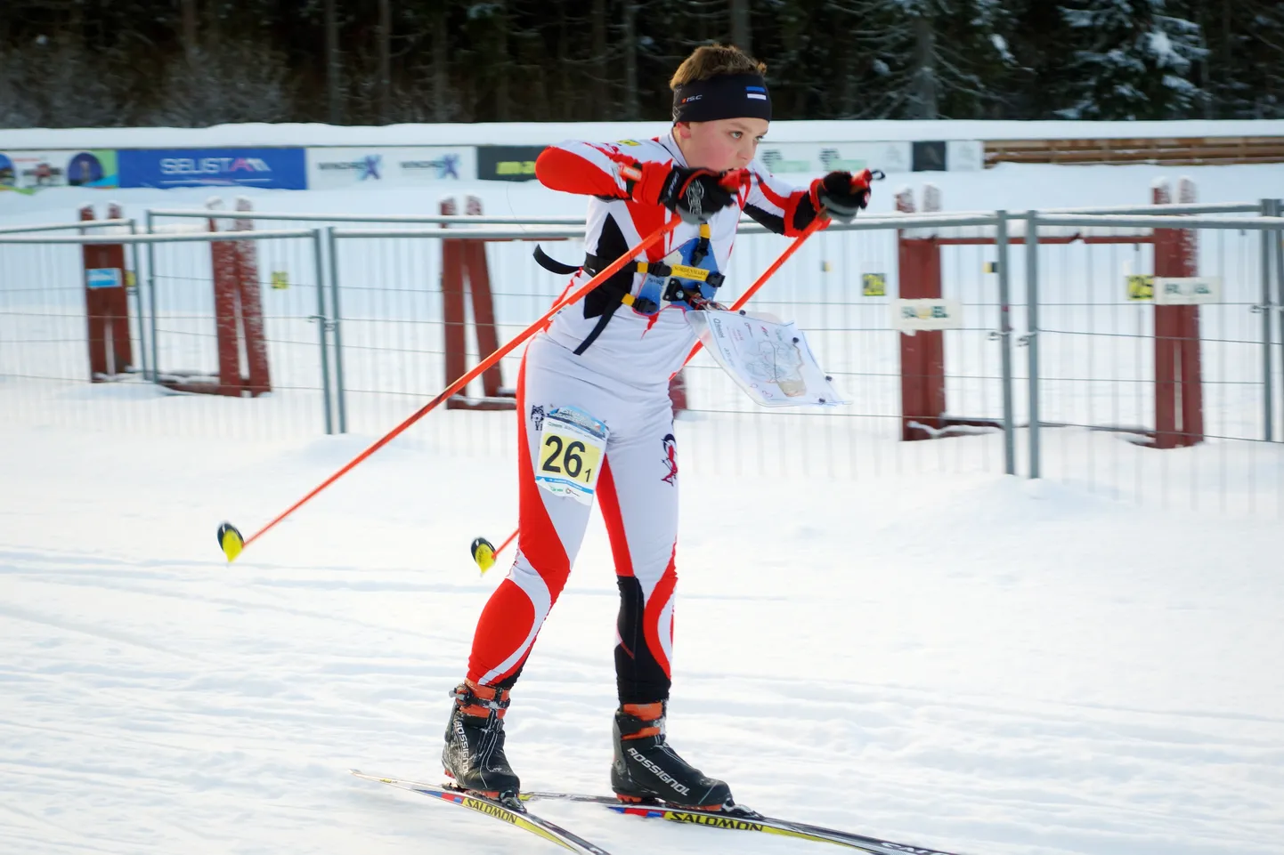 Maanus Udam Eesti meistrivõistluste suusaorienteerumise sprinditeate rajal.
