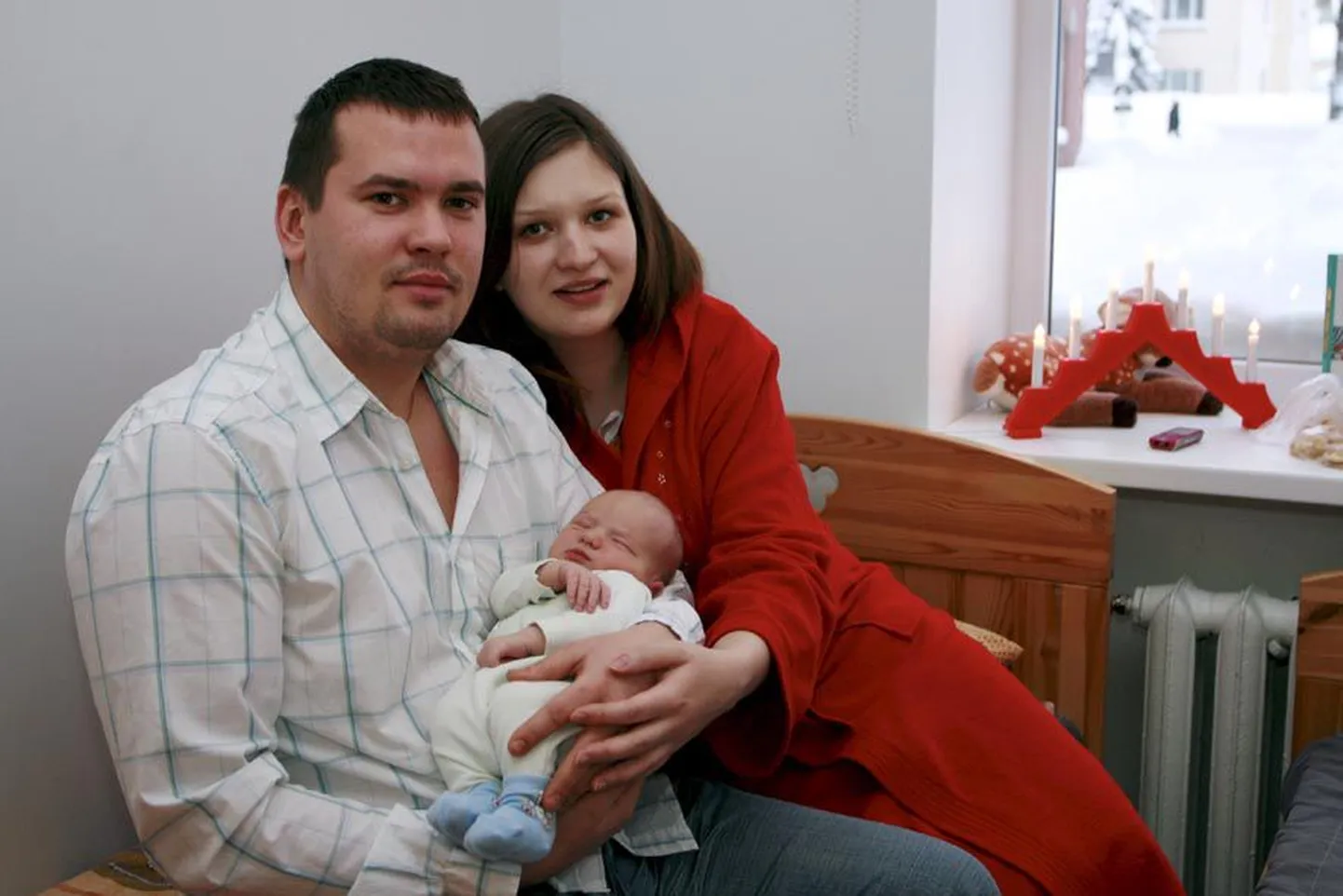 Paidelaste Kristo Kivisoo ja Anu Annuse perre sündis 3. jaanuaril poeg Simo, kes on esimene tänavu Järvamaa haigla sünnitusosakonnas ilmavalgust näinud laps. Eelmisel aastal tuli sünnitusosakonnas ilmale 386 uut ilmakodanikku.