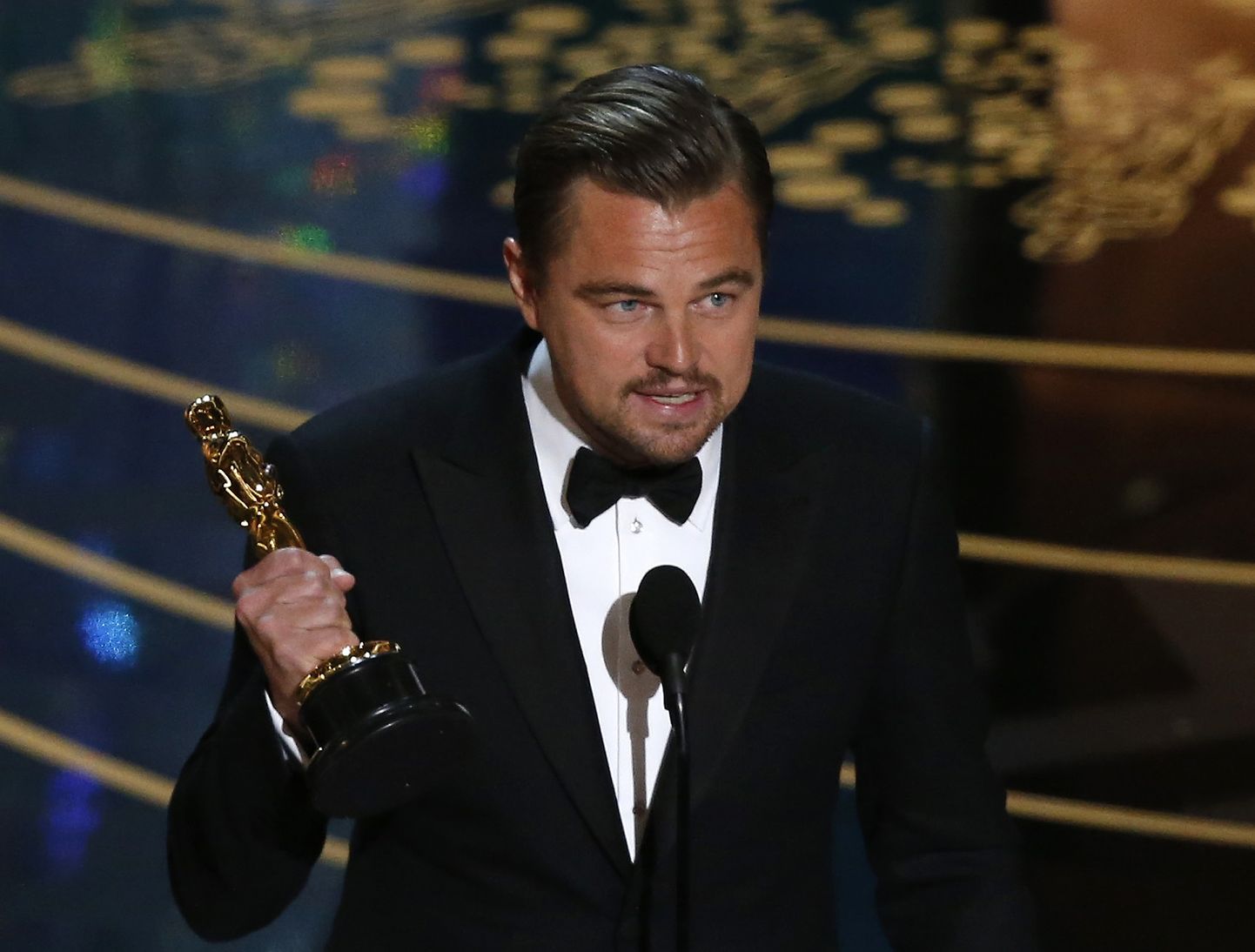 Leonardo DiCaprio oam esimest Oscarit vastu võtmas