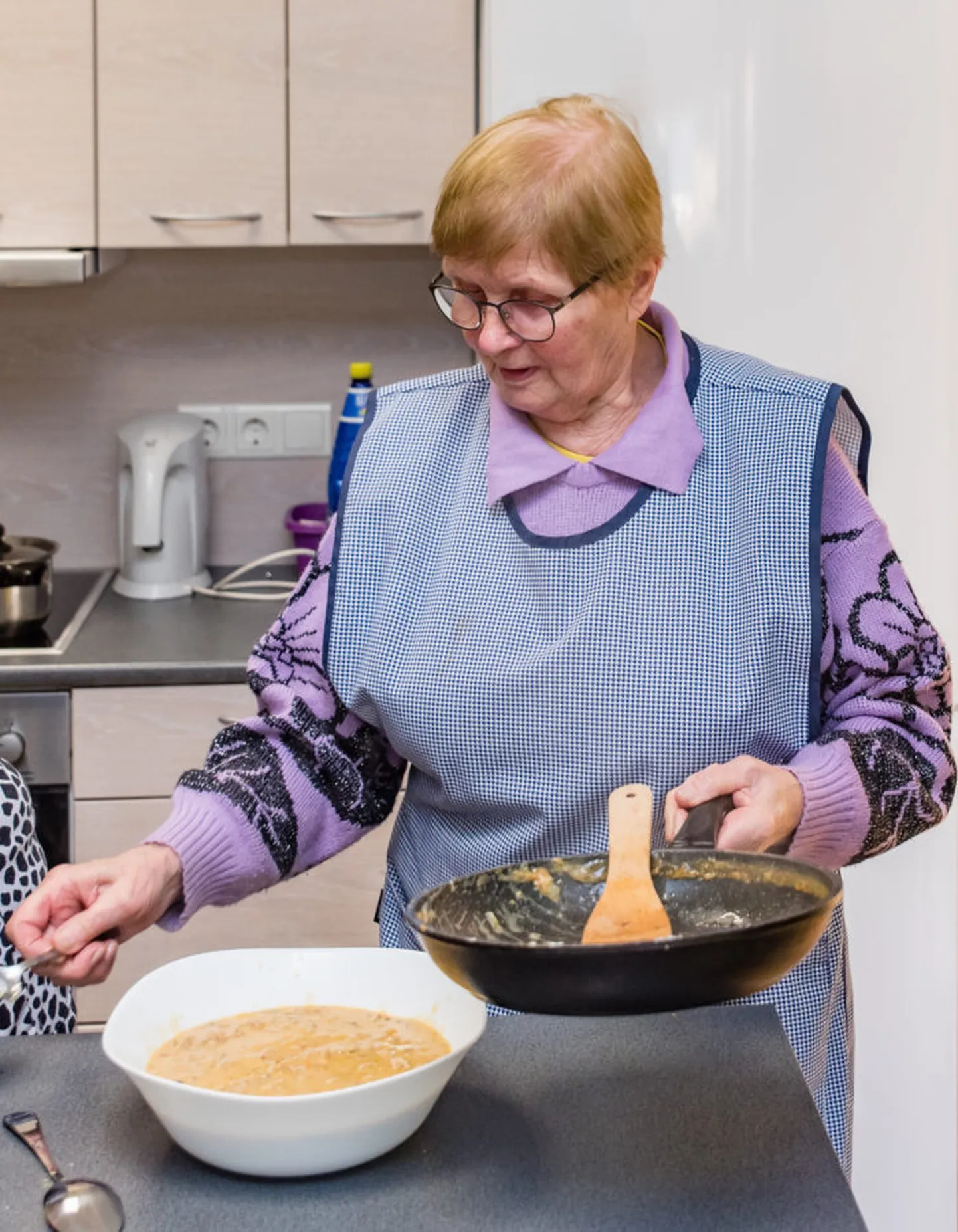 KASTE VALMIS: Maili Tamm on valmis hakklihakastet serveerima.