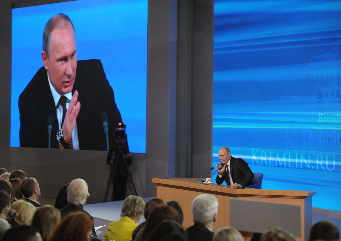 Vene president Vladimir Putin vastas ajakirjanike küsimustele.