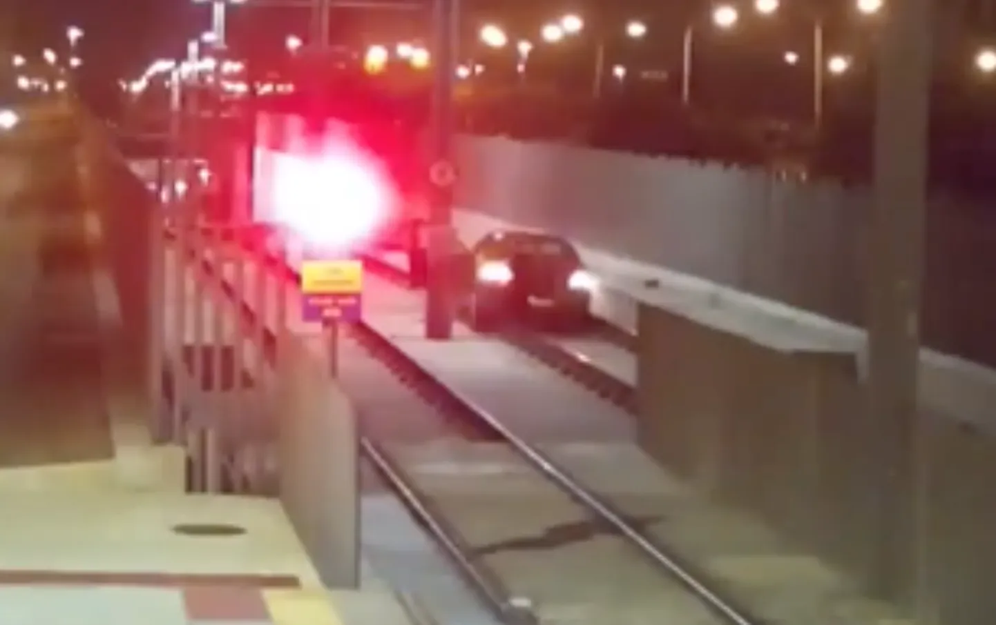 Malagas sõitis purjus naine autoga mööda metrooliini.