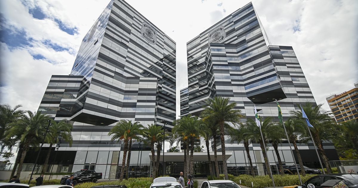 Lula vallandas Brasiilia luureameti asedirektori väidetava spioneerimise eest Lula vallandas Brasiilia luureameti asedirektori väidetava spioneerimise eest