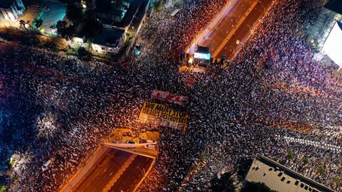 Kohtureformi vastased meeleavaldajad jätkasid survet Netanyahule