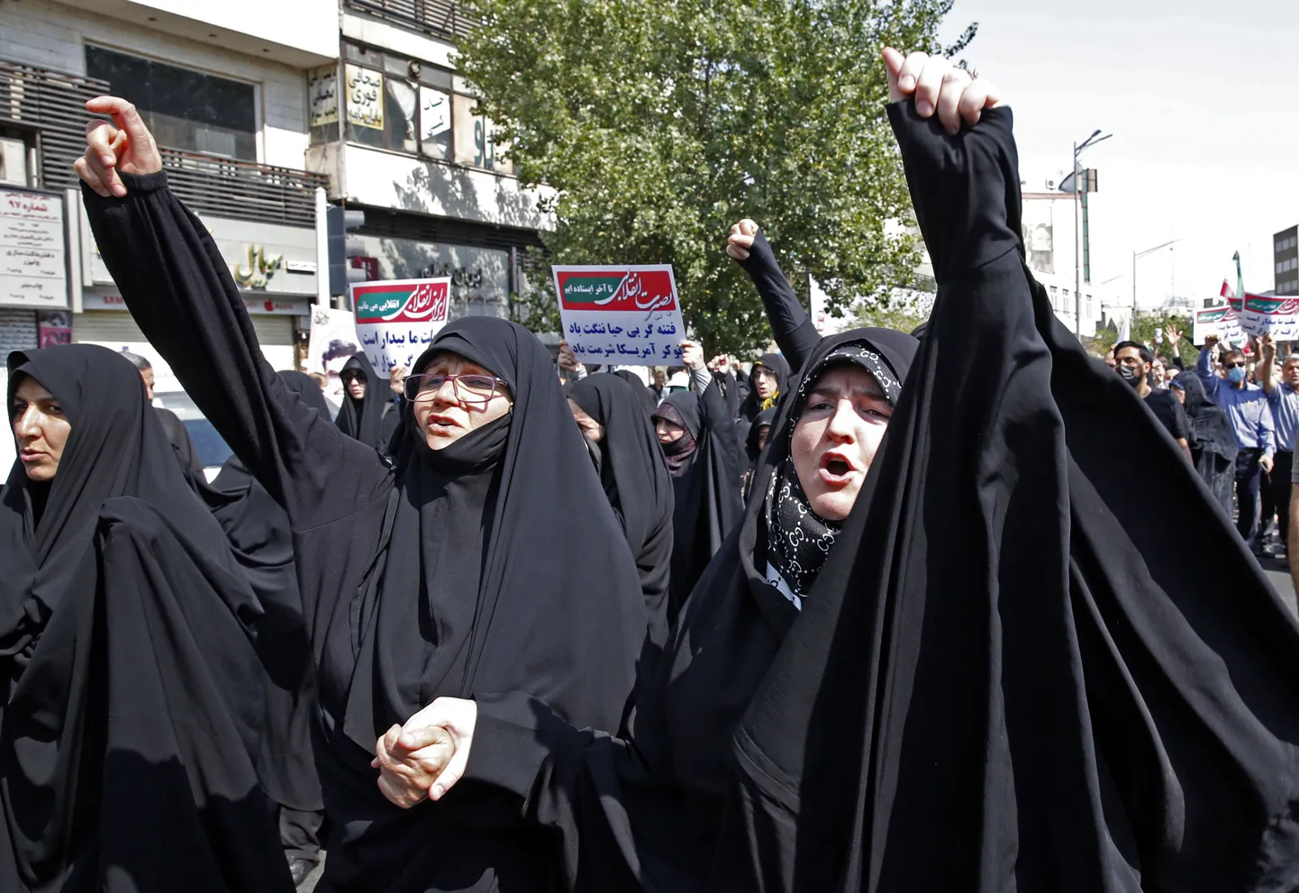 Protesti Teherānā, kurus izprovocēja 22 gadus vecās Mahsas Amini  nāve