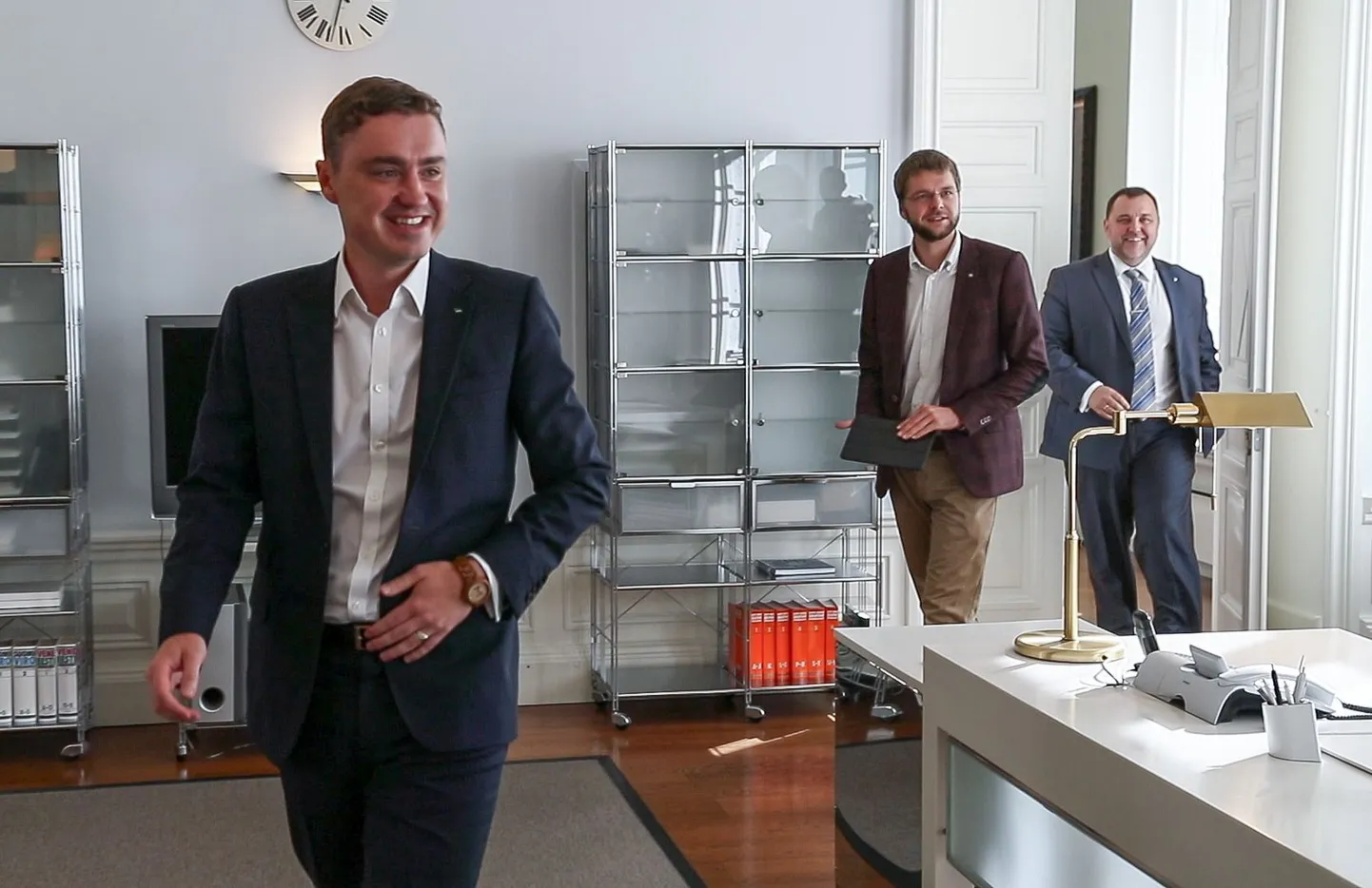 Stenbocki maja, Tallinn, Eesti, 31.08.2016
Peaminister Taavi Rõivas kutsus terviseminister Jevgeni Ossinovski ja rahandusminister Sven Sesteri Stenbocki majja haigekassa ülekulutamise tõttu selgitusi andma. Pildil TAAVI RÕIVAS, JEVGENI OSSINOVSKI, SVEN SESTER.
FOTO: MIHKEL MARIPUU/POSTIMEES