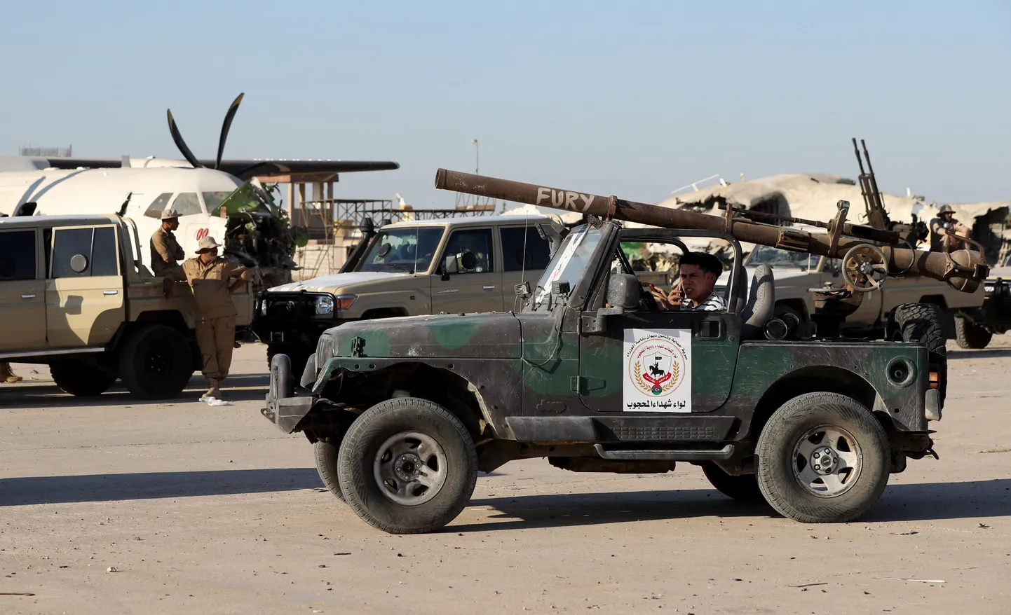 Liibüa rahvusliku ühtsuse valitsust toetavad üksused suletud Tripoli lennujaamas.