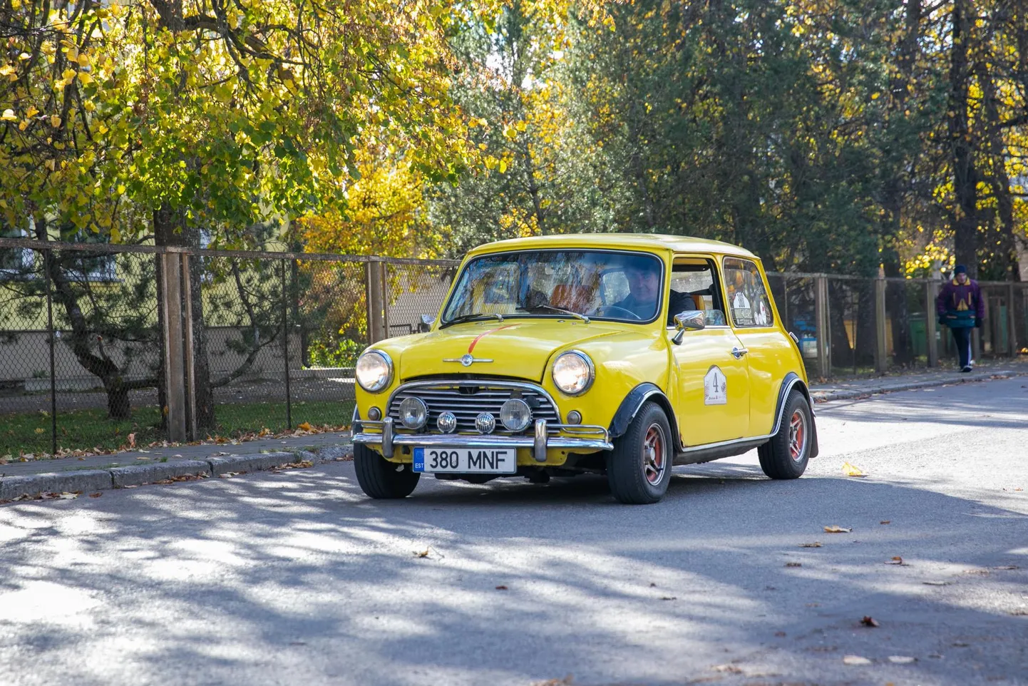 Eesti teedel haruldane Austin Mini äratab möödumisel tähelepanu.